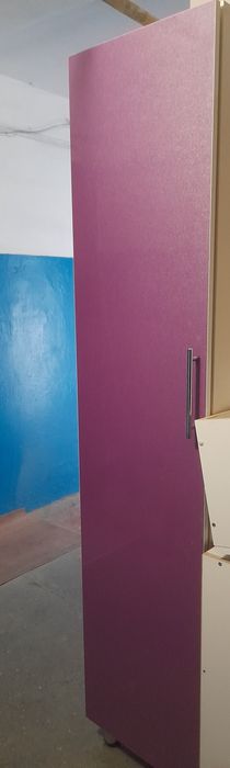 Продаю кухонный пенал сиреневый и белый в отличном состоянии.На звонки