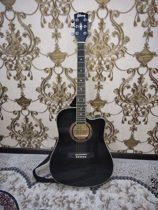 Gitara sotiladi yangi chalinmagan.
