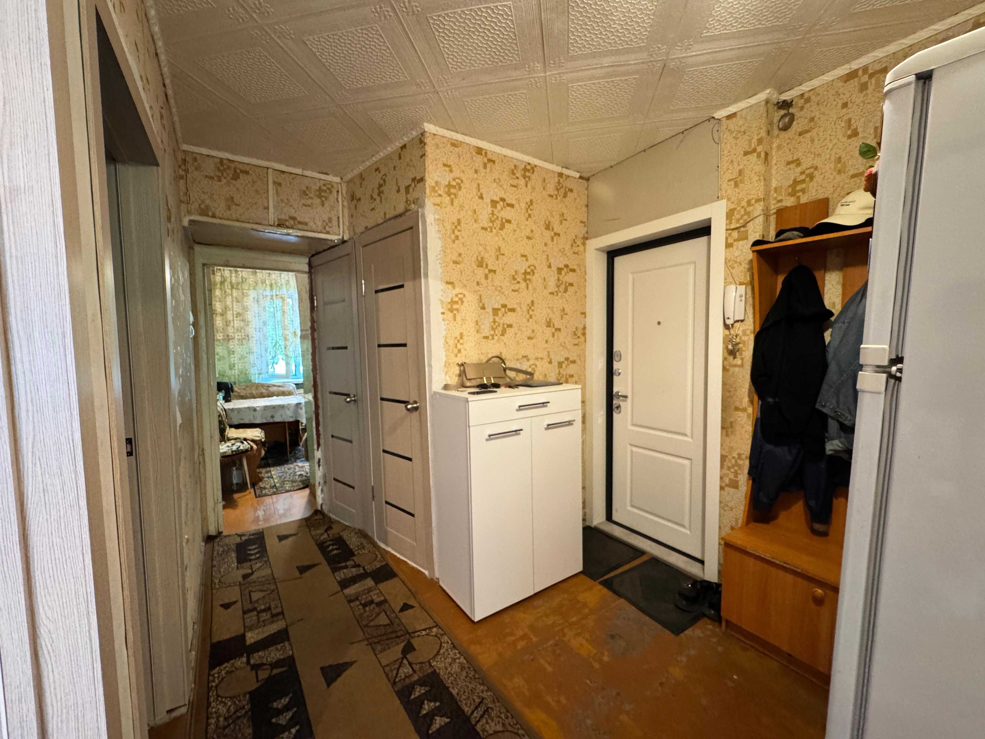 Продаем 3 комн. кв. в Пришахтинске - 23 мкр. , 30 дом