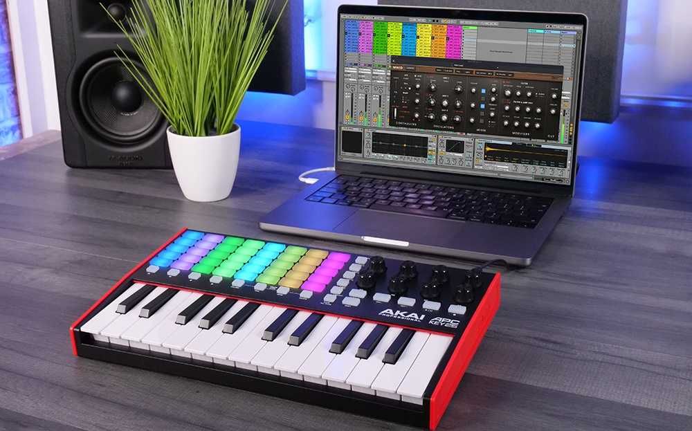 AKAI APC KEY 25 MK2 USB контроллер с клавиатурой