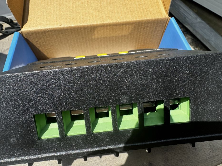 Controler de Incărcare  Solară CM6024Z 60A/12V- 24V Auto LCD Panou PV