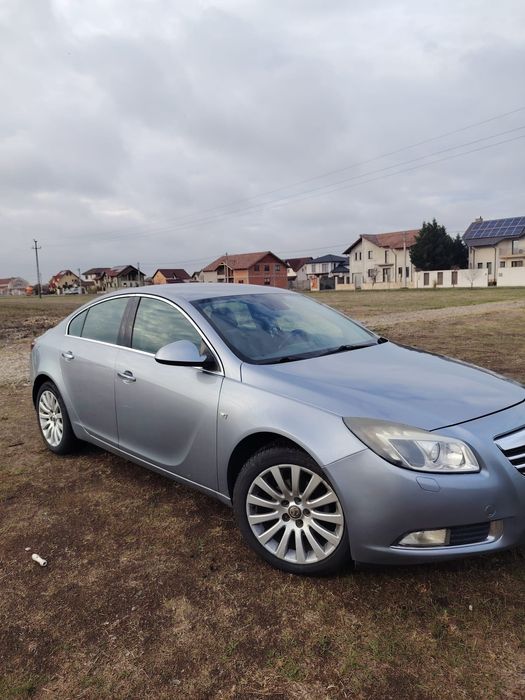 Vând Opel Insignia