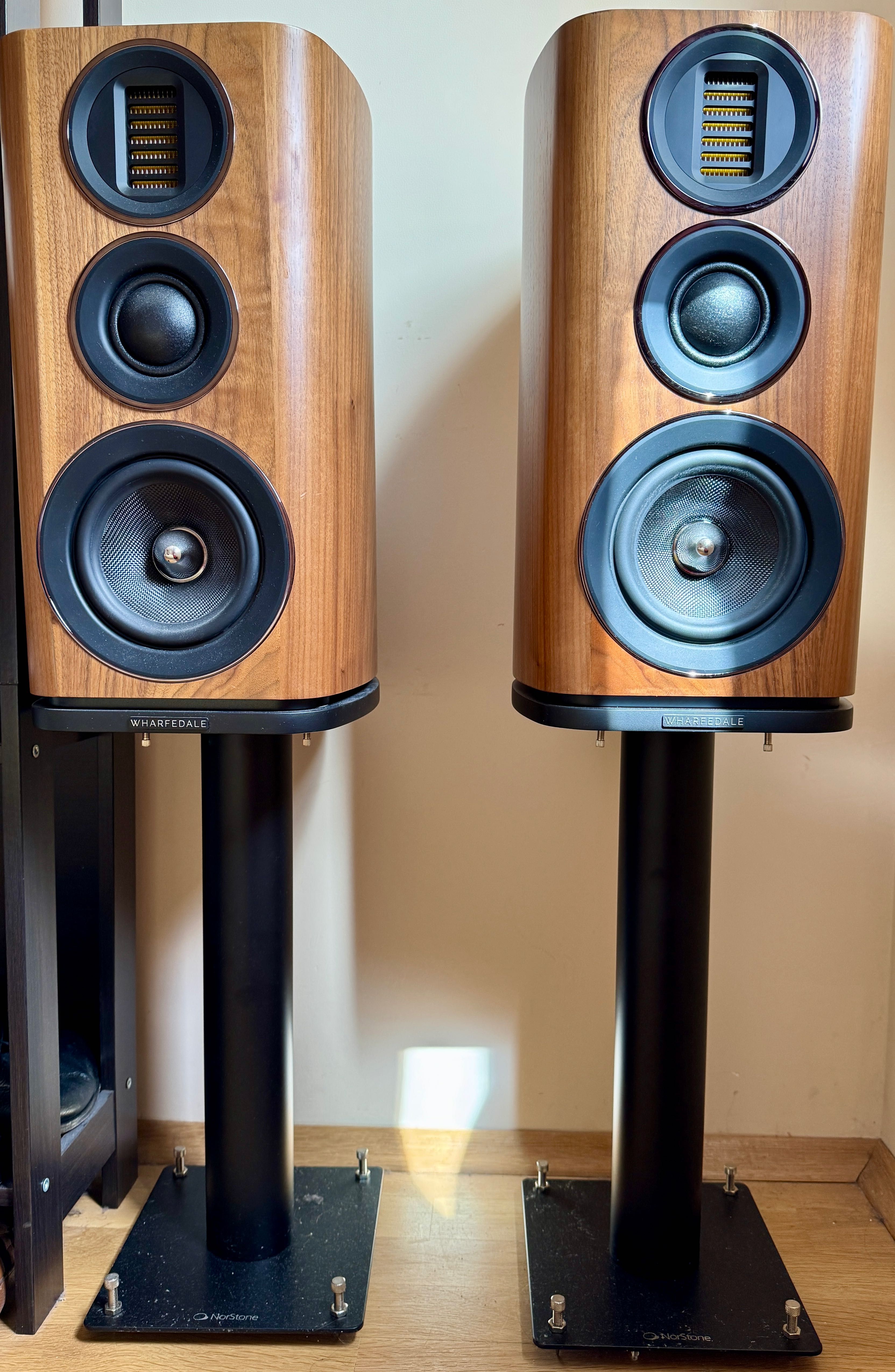 Wharfedale evo 4.2 със стойки