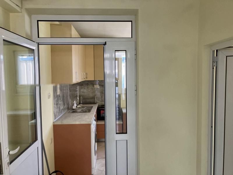 Дава се под наем Едностаен апартамент в София, Толстой - 30 кв.м за 300 € - Снимка #2