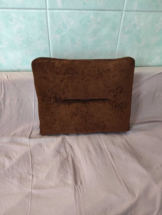 Продам три подушки для дивана. Новые