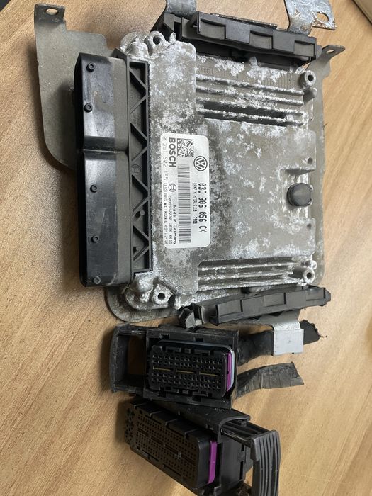 компютър Ecu Engine controller VW VOLKSWAGEN GOLF 1.6 FSI
