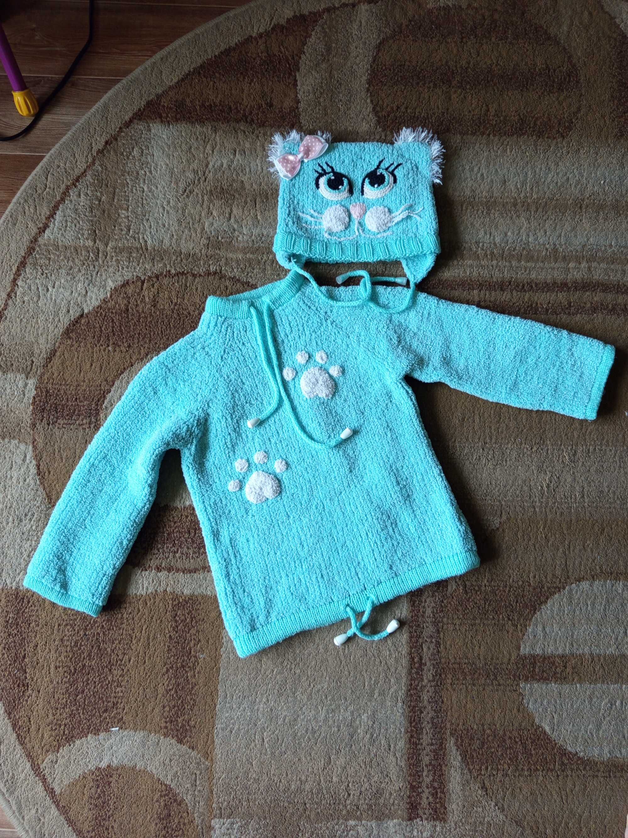 Теплая кофта и шапочка на 3-5 лет