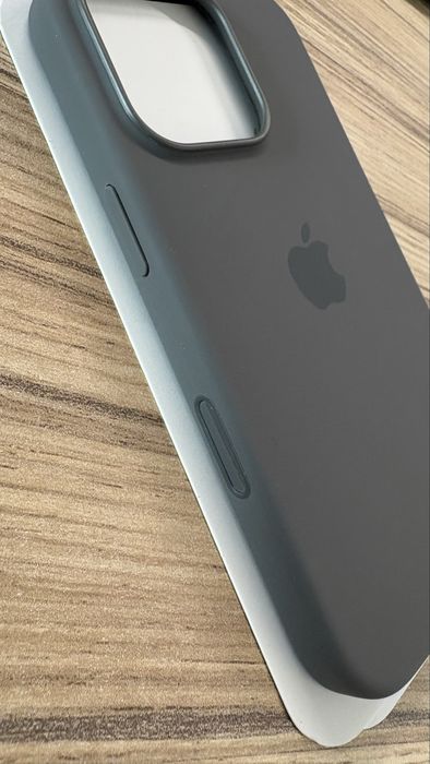 carcasa iphone 16pro silicone grey identic cu originalul