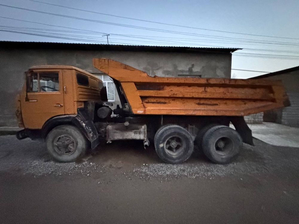 Kamaz 1982 yil ishlab chiqirilgan. Srochna sotiladi. Balonlari yaxshi