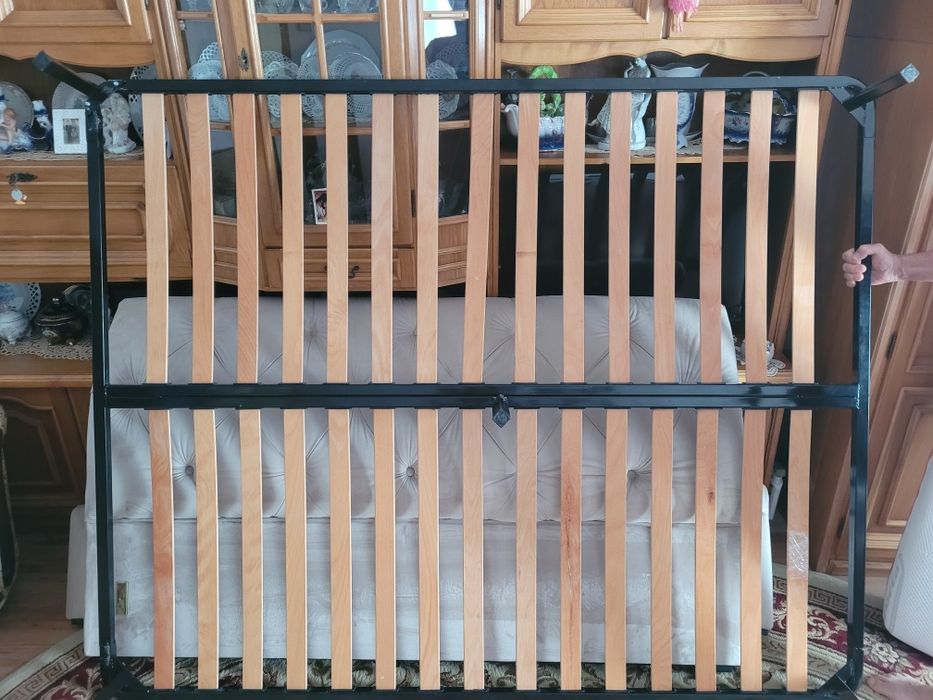 Vînd pat de dormitor