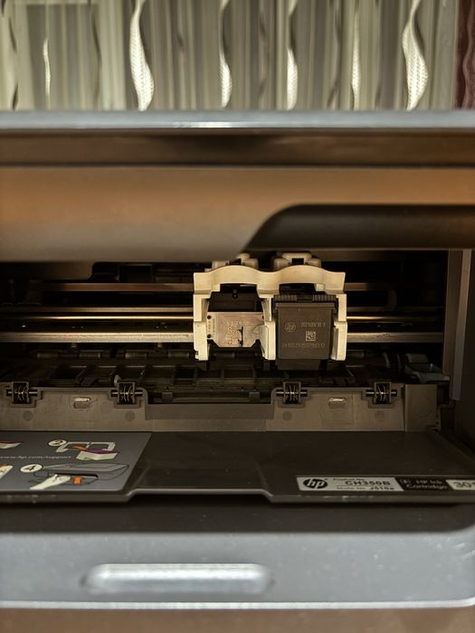 Vand imprimanta HP Deskjet 2050