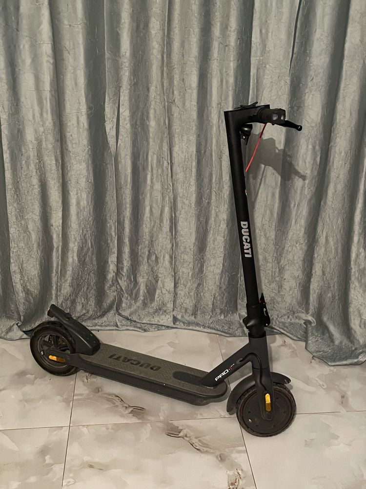 vand trotineta electrica ducati pro 1 evo