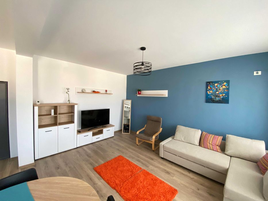 Proprietar inchiriez apartament cu 2 camere, spatios, loc de parcare