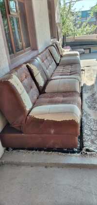 Старый диван и два кресла 35000