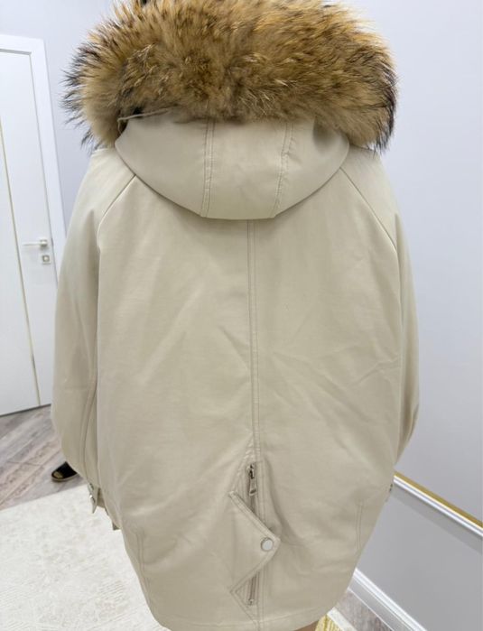 продам зимнюю куртку в отличном состоянии