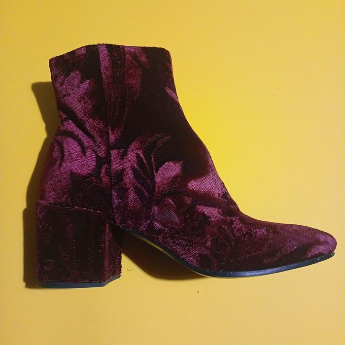 Елегантни боти от кадифе