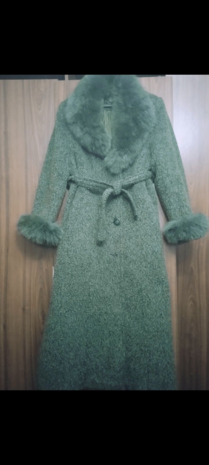 Пальто женское с воротником новое г.Алматы