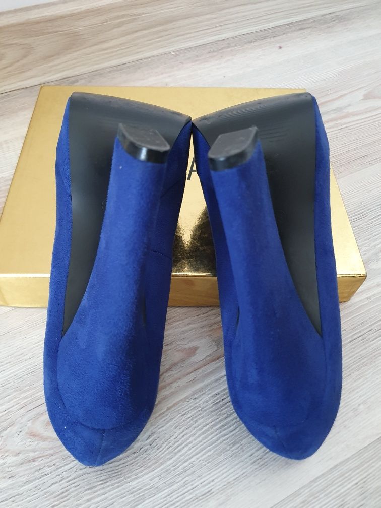 Pantof catifea albastră