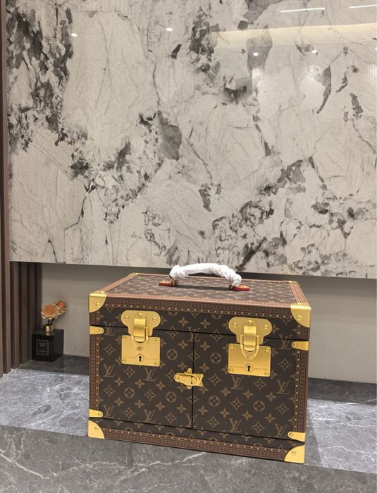 LOUIS VUITTON Ящик для хранения часов