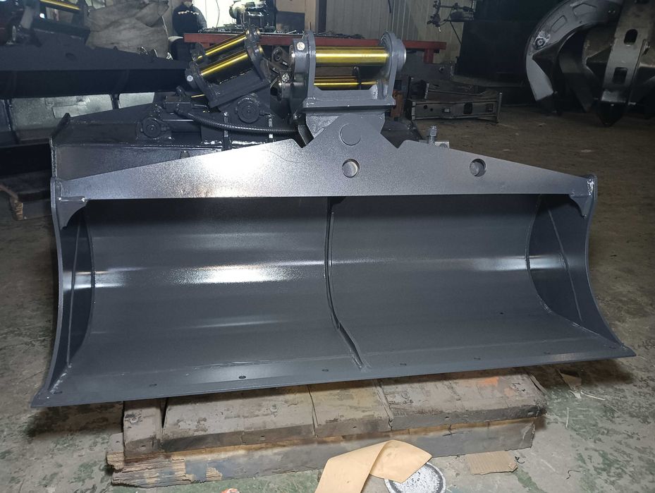 Cupa  taluz cu inclinatie hidraulica pentru excavatoare de  2,5t-3,5t