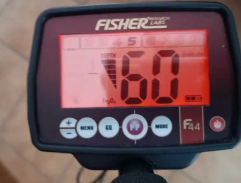 Металотърсач Fisher F44