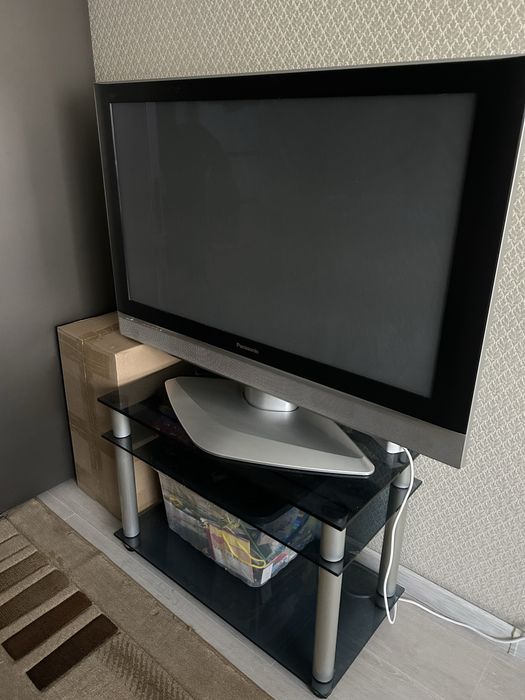 Продаем плазменный телевизор Panasonic 107 диагональ с тумбой