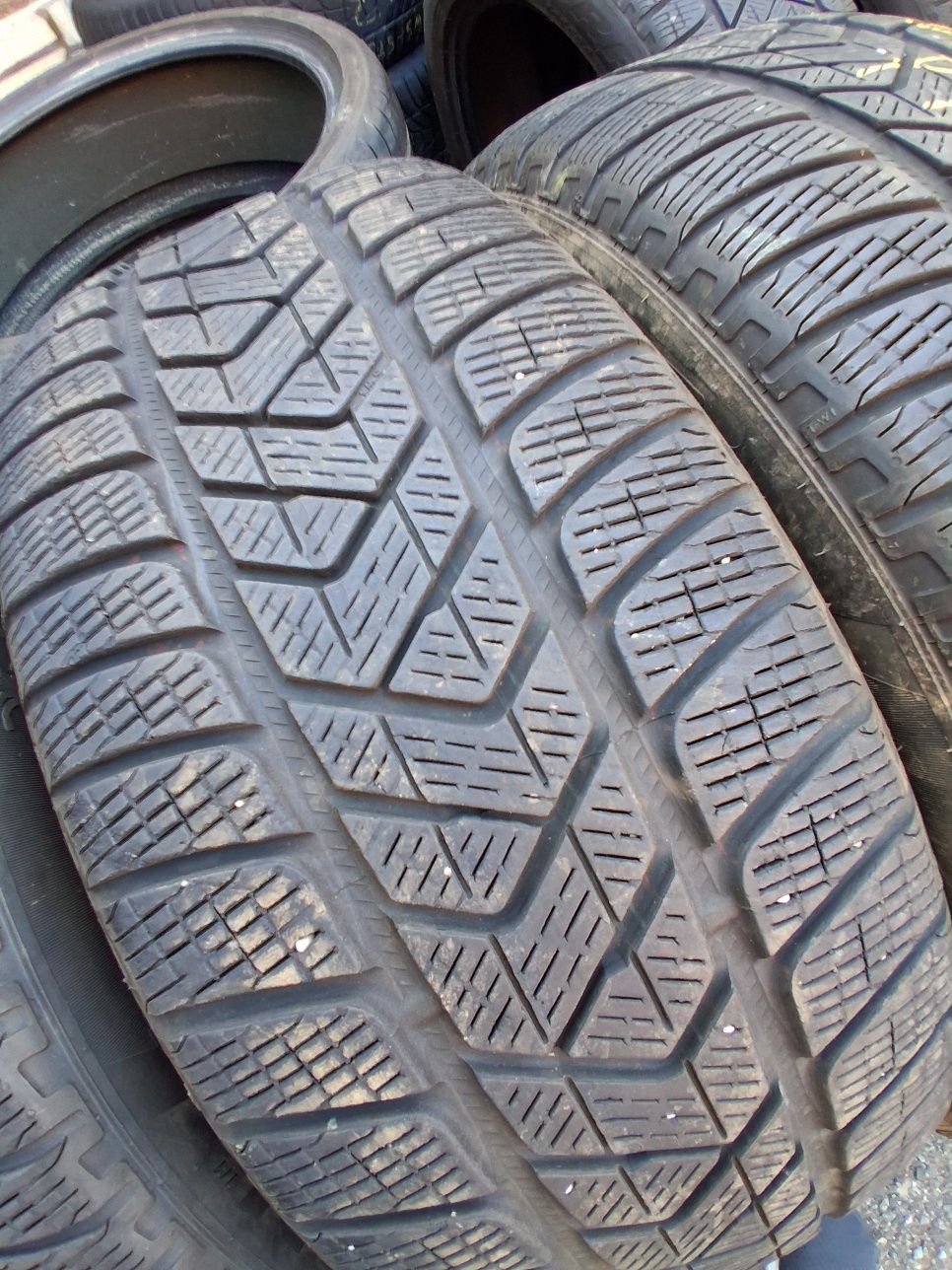235 55 19 PIRELLI 4броя зимни
