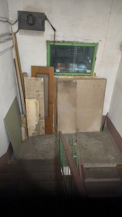 Дрова, дверь, строительный мусор отдам даром