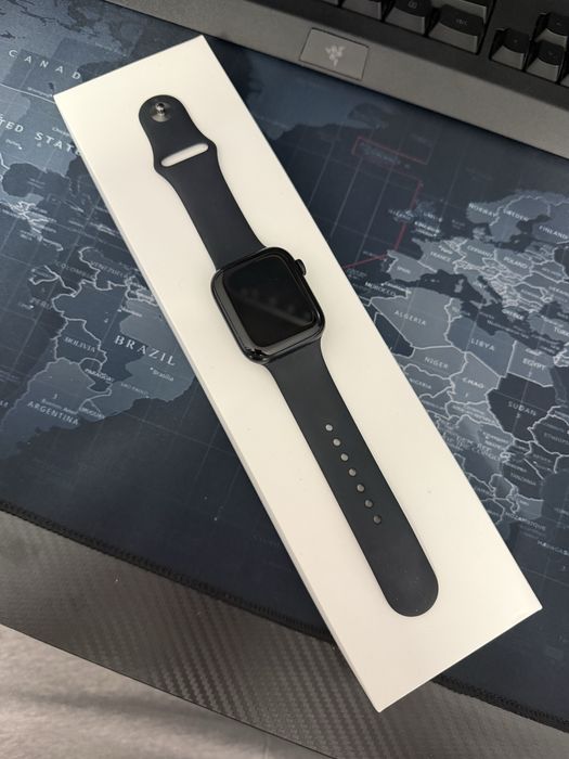 Vand Apple Watch seria 7 45mm