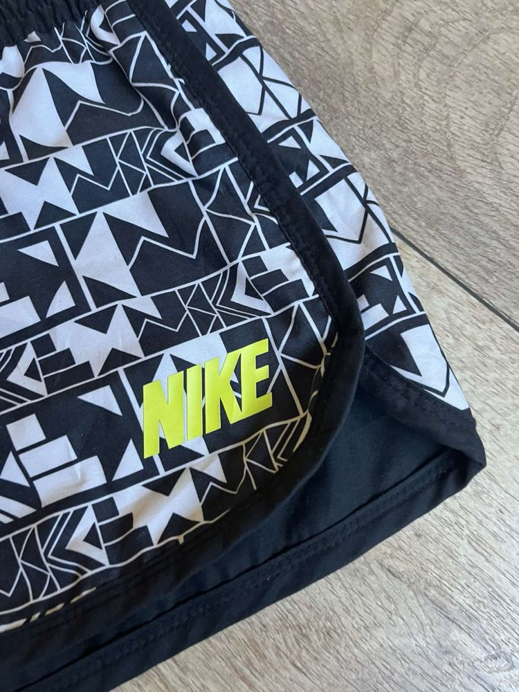 Дамски къси гащи Nike - две лица L
