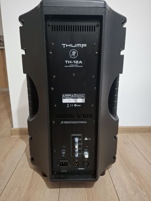 Mackie Thump  TH 12 A