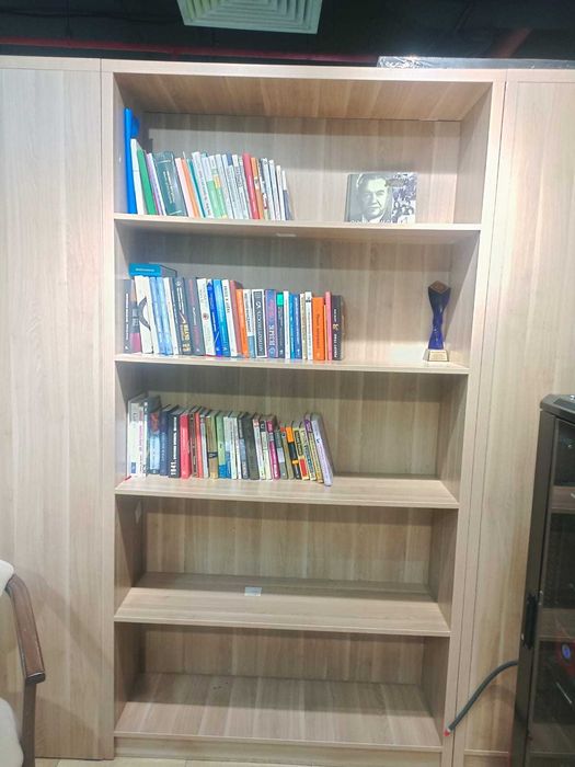 Продам деревянный книжный стеллаж офисный мебель