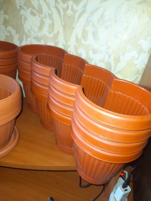 Jardiniere ghivece pentru flori
