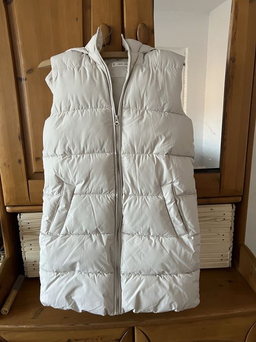 vesta lunga matlasata cu gluga bej crem mango