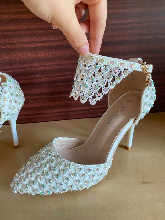 Pantofi eleganti mireasa nunta NOI marime 38 dantela interior 24,5 cm