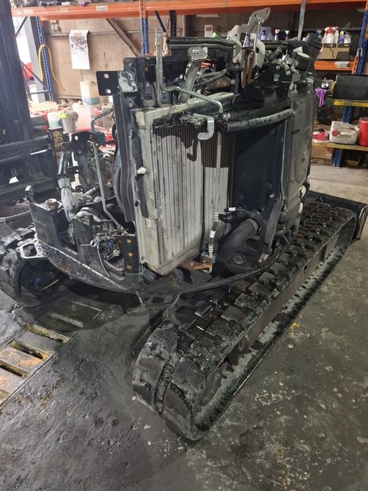 Dezmembrez jcb 8025 Miniexcavator