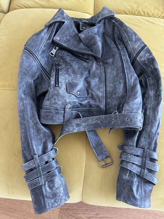 Vand geaca din piele naturala model actual 800 lei