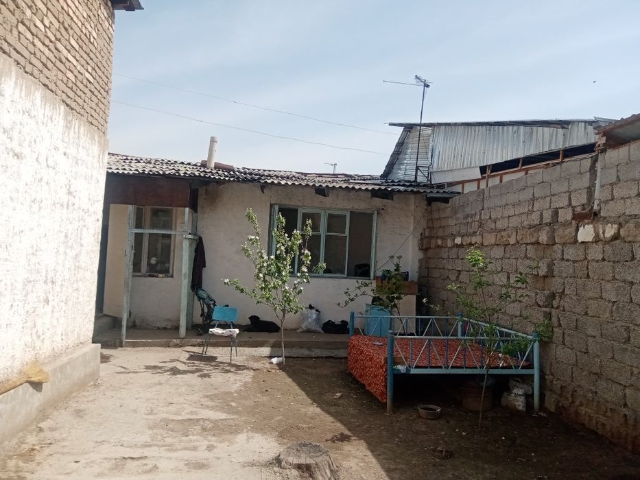 Srochniy Uchastka sotladi 2.2 sotik 4 xona Muxtor Ashrafiy  Yashnabod