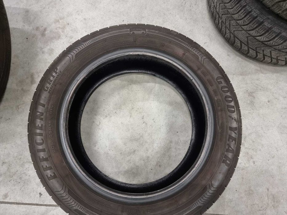 4 Anvelope VARA 205.60.16 "Goodyear" ; stare foarte buna