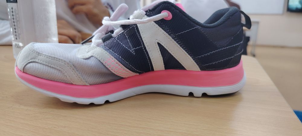 Tenidsi sport pentru fete