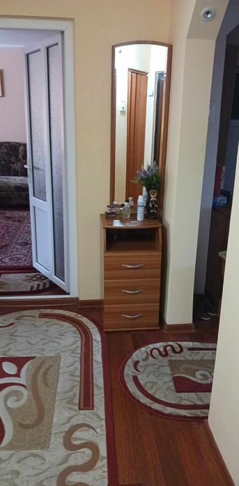Vând apartament 3 camere, zona Traian