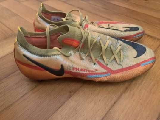 Продавам бутони nike Phantom