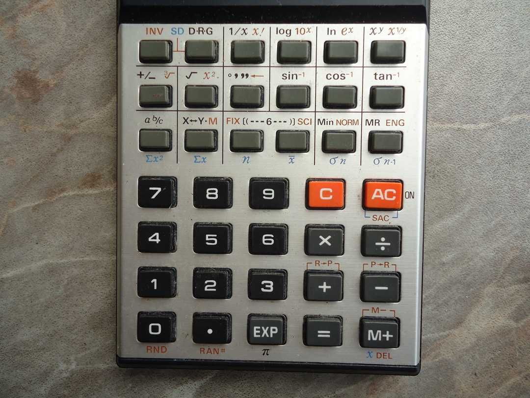 Инженерен/научен калкулатор"COLLEGE CASIO fx-100"