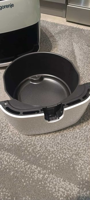 Продавам Air Fryer Gorenje