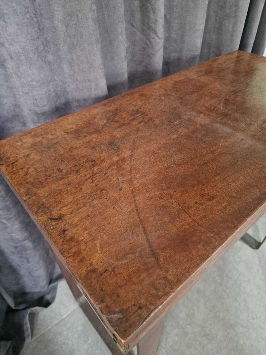 дървена масичка с металнт крака