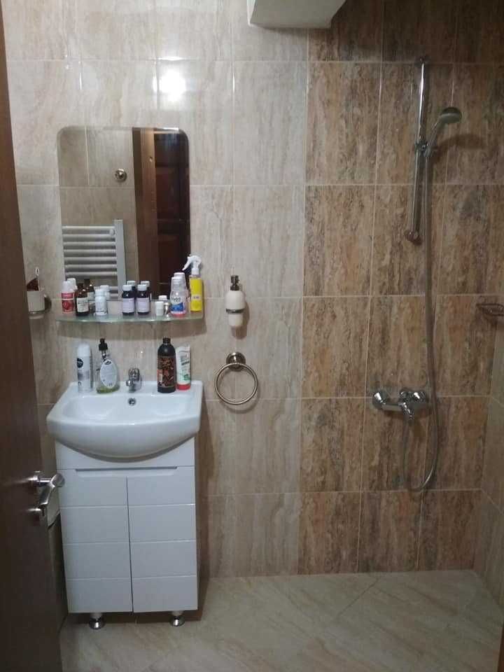 Тристаен апартамент в Полигона