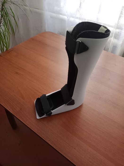 Продам голеностопный фиксатор