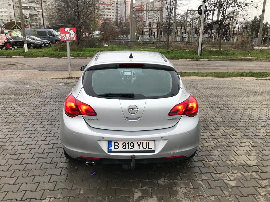 Proprietar  Opel Astra - 2011 - Automata - 1,4 benzina 140 cp - Euro 5