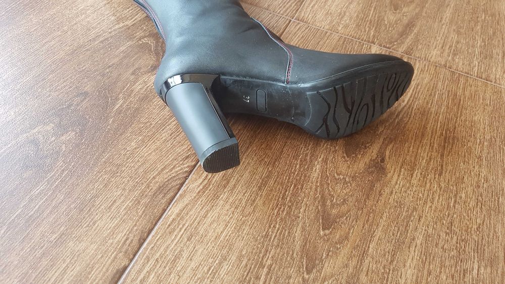 Ботуши черни в червени акценти и цип до долу, размер 37