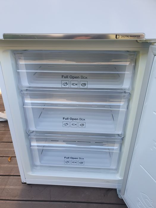 Vând Combină Frigorifică Samsung 311 litri!